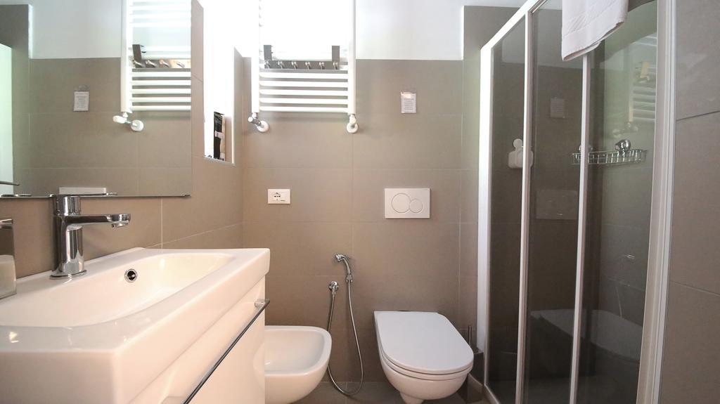 Affittacamere Smile Accomodation อาออสตา ภายนอก รูปภาพ