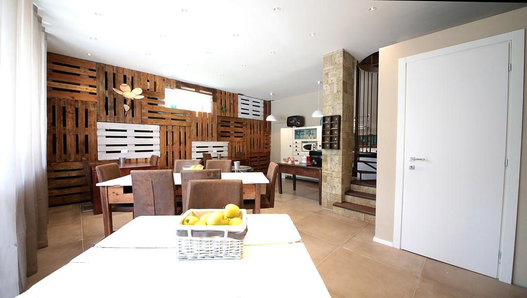 Affittacamere Smile Accomodation อาออสตา ภายนอก รูปภาพ