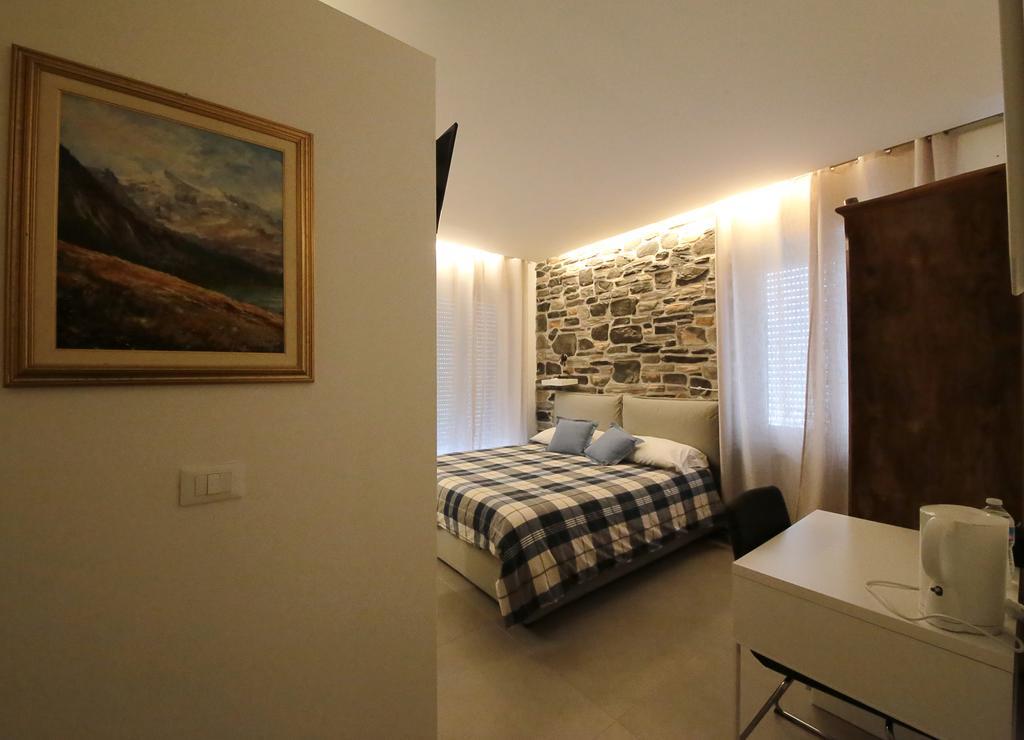 Affittacamere Smile Accomodation อาออสตา ภายนอก รูปภาพ